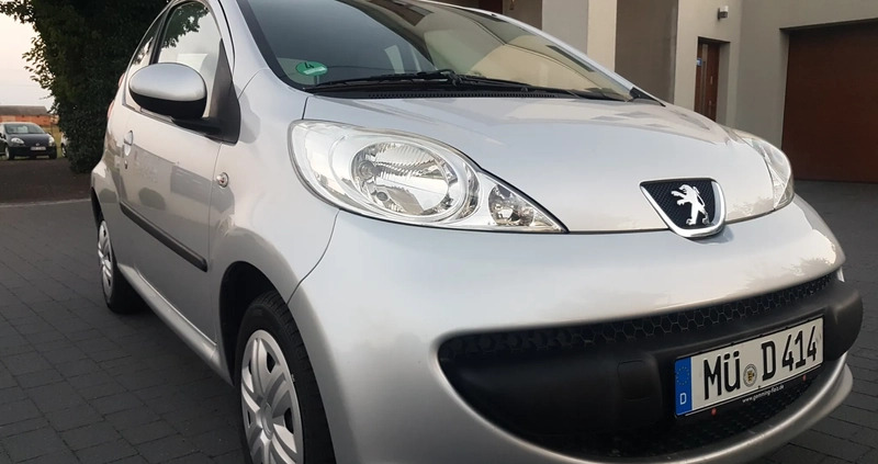 Peugeot 107 cena 8999 przebieg: 200000, rok produkcji 2008 z Olesno małe 254